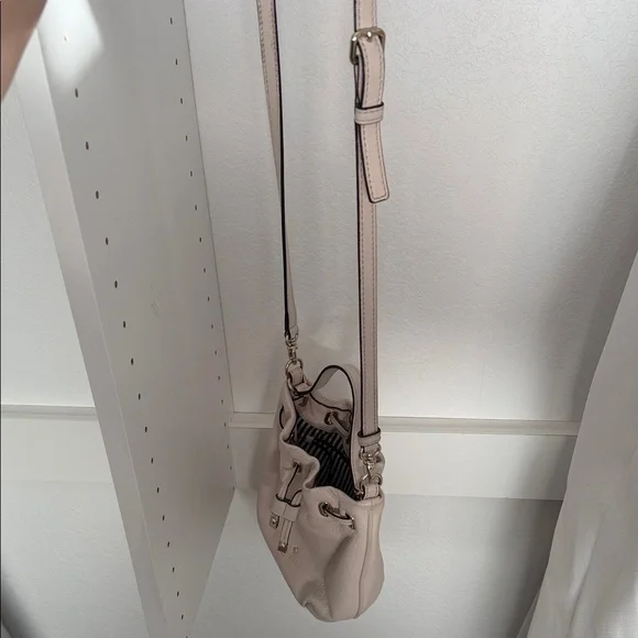 Kate Spade Pebbled Leather Drawstring Bucket Bag in Light Beige/White - Picture 8 of 10